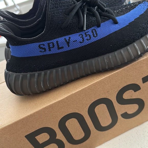 Yeezys 350 V2 size 9 - Picture 3 of 4